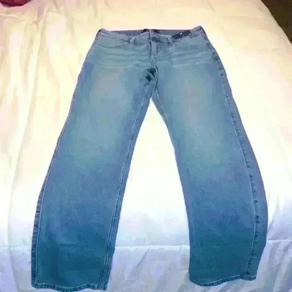 Denim - NWT low rise boyfriend jean Hollister size 7R